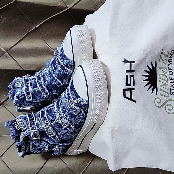 NWOT- Ash ‘Rainbow’ Platform Canvas Sneaker in Dark Blue - Picture 5 of 13